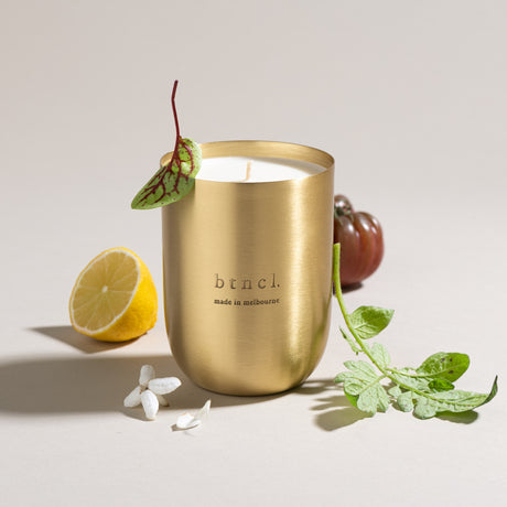 Heirloom leaves candle with fresh tomato and citrus